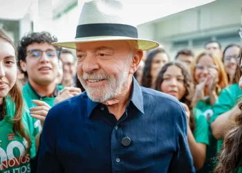 "Quem tinha que aumentar a taxa seríamos nós", diz Lula sobre EUA
