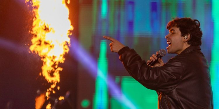 Sami Rico ensina nova música e vai do arrocha ao acústico em Americana